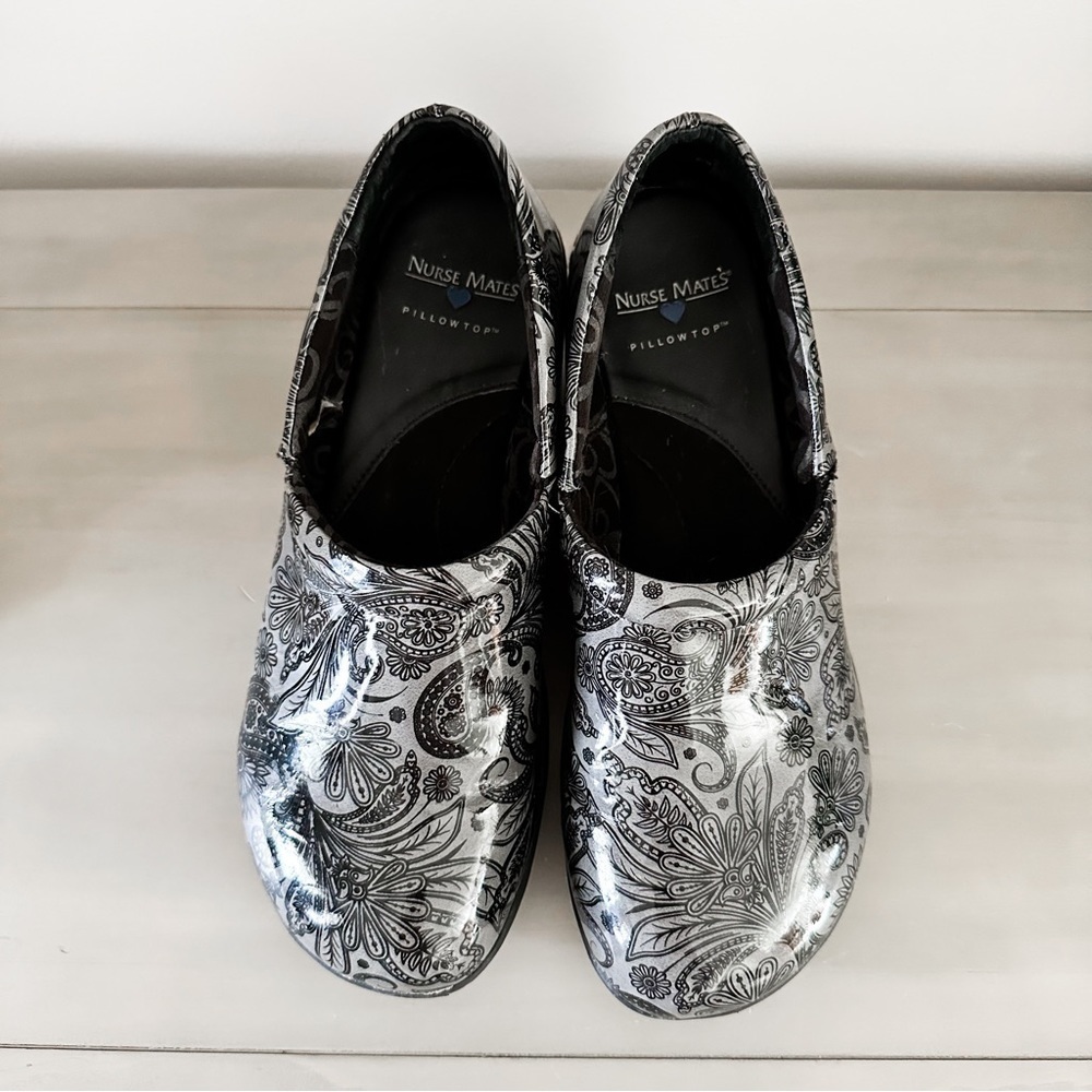 Nurse Mates Women's Bryar Black Gray Paisley Patent sz 8.5 - Picture 5 of 11